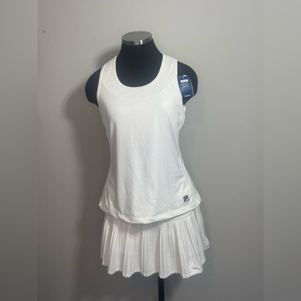 FILA white M pickle ball or tennis skort 2 pc set. Pleated Never worn NWT PD$155